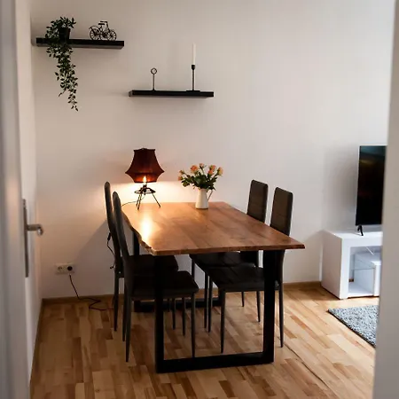 04 Im Carre Charlott *